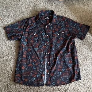 NWOT Raised by Coyotes button up mens shirt